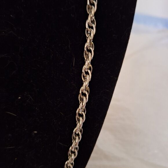 A Vintage Women's Necklace Rolled Chain Silver Tone Cottage Core Office - Picture 2 of 7